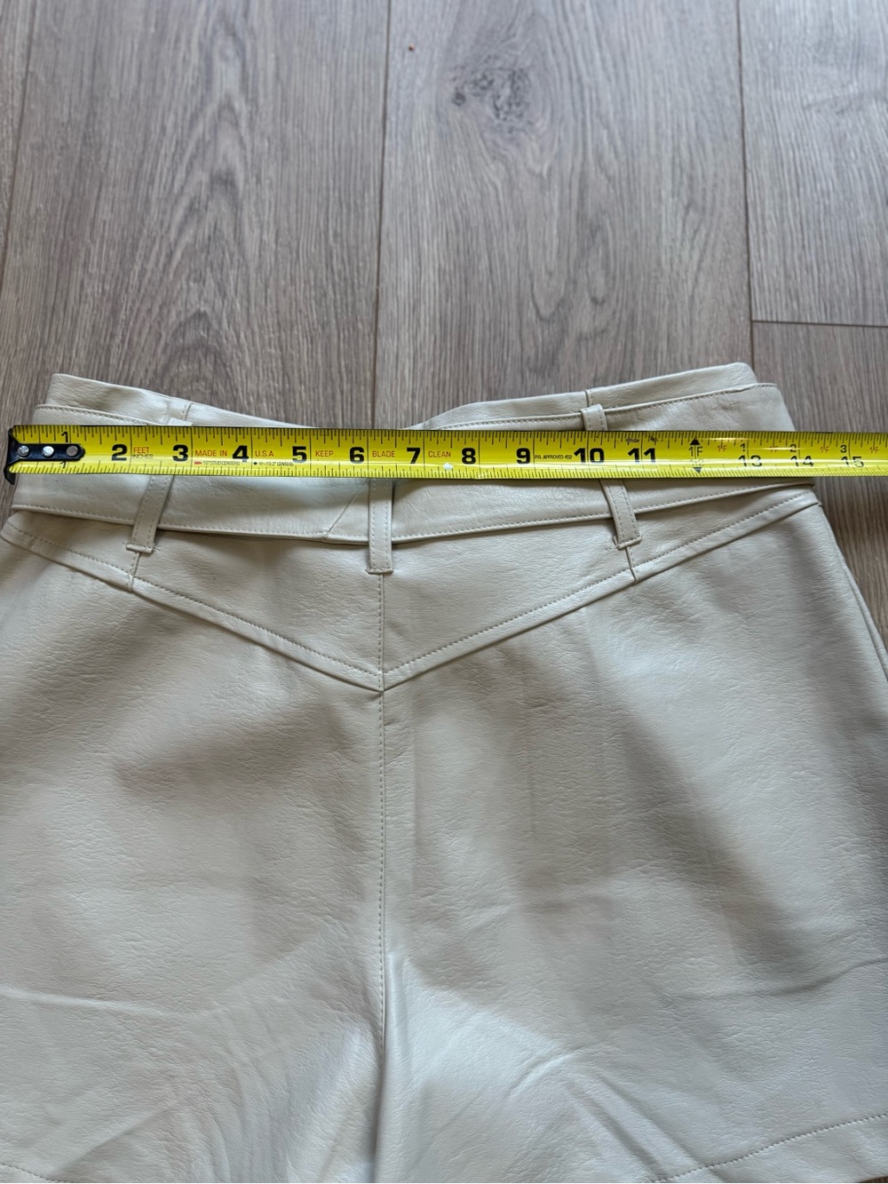 High-Waist Tie-Belt Leather Shorts in Pleather Faux Leather Cream - Picture 5 of 10